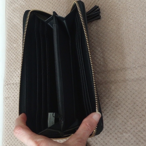 Black Wristlet Wallet with Starfish Accent - Picture 4 of 8